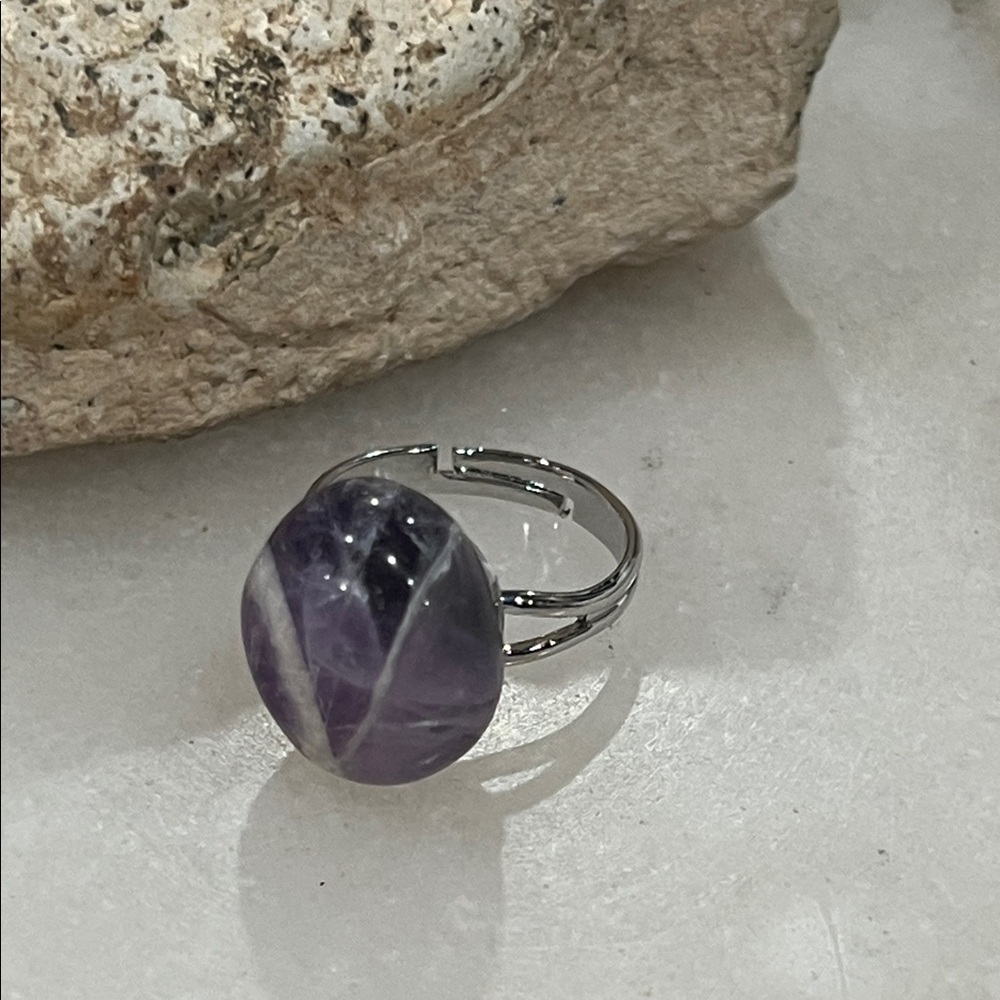 Purple Amethyst Gemstone Ring - Picture 3 of 3